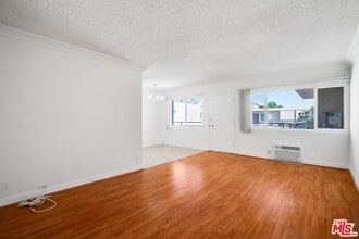Building Photo - 7548 Hampton Ave