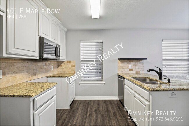 Building Photo - 401 Maple Row