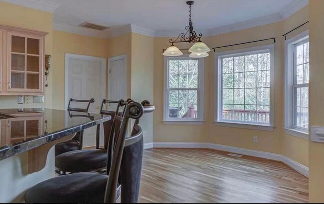 Foto del edificio - Spacious 4 bed home in desirable Snug Harbor!