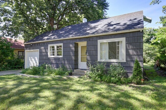 Front View - 1512 W Park Ave