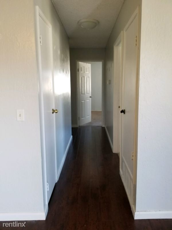Building Photo - 1037 Mohr Ln
