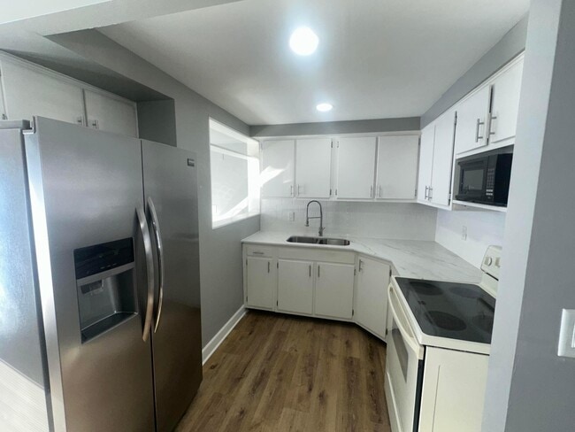 Foto del edificio - 3535 Paris Blvd