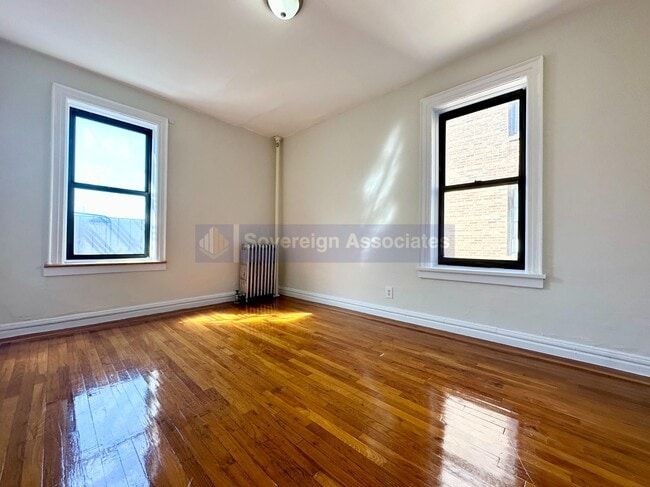 Building Photo - 3015 Roberts Ave