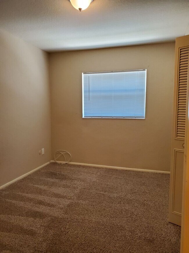 Building Photo - 3 bedroom duplex apartment on the river