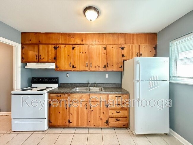 Building Photo - 221 Robert E Lee St