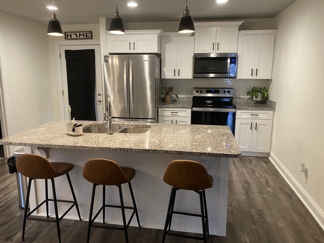 Building Photo - 6841 Nelson St