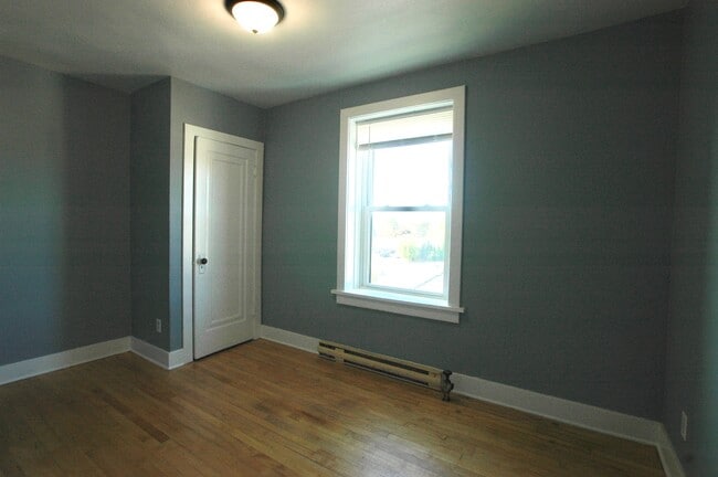 bedroom 1 with closet - 108 King St