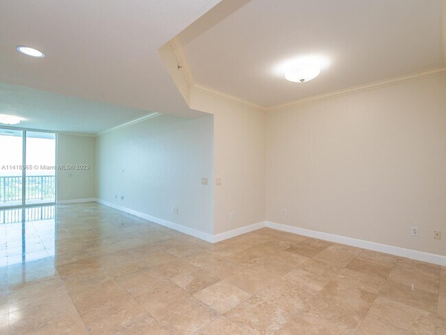 Building Photo - 15051 Royal Oaks Ln