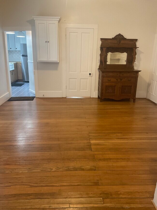 Comedor - 514 Tombstone Cyn