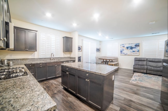 Building Photo - 5217 Clementine Ave.