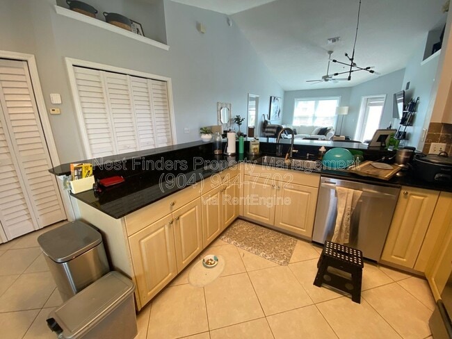 Foto del edificio - 1412 1st St N