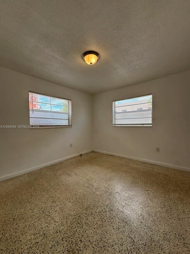 Foto del edificio - 735 W 15th St