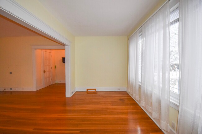 Front sitting room/office area - 5728 Solway St
