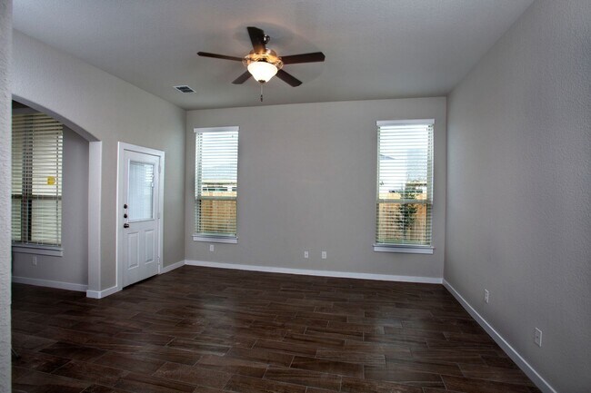 Foto del edificio - 113 Lakeview Ct