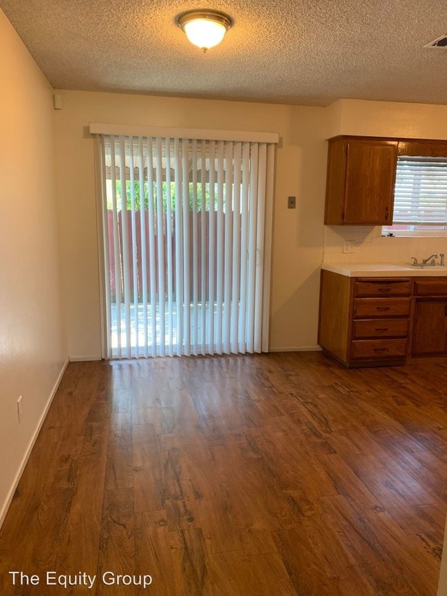 Building Photo - 903-917 S Demaree St