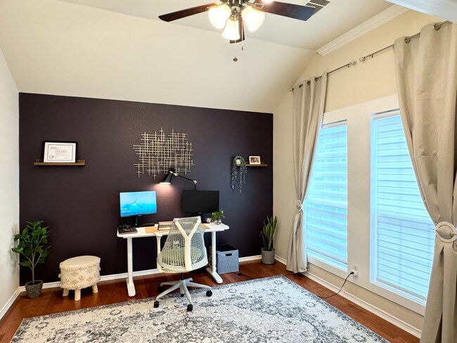 Building Photo - 116 Aguilar Dr