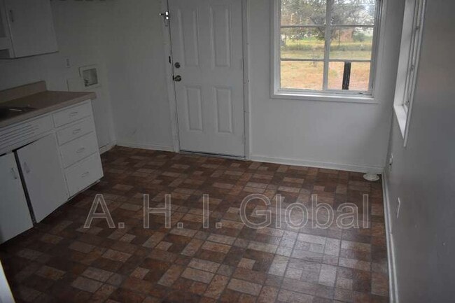 Foto del edificio - 4634 S Hughes St