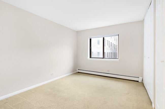 Building Photo - 3620 N Pine Grove Ave