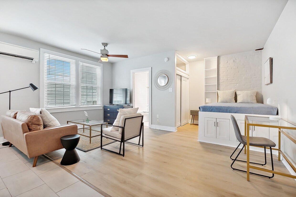 Foto principal - Fully furnished studio apartment!!