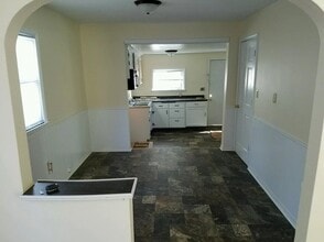 Building Photo - 333 E Greenview Ave