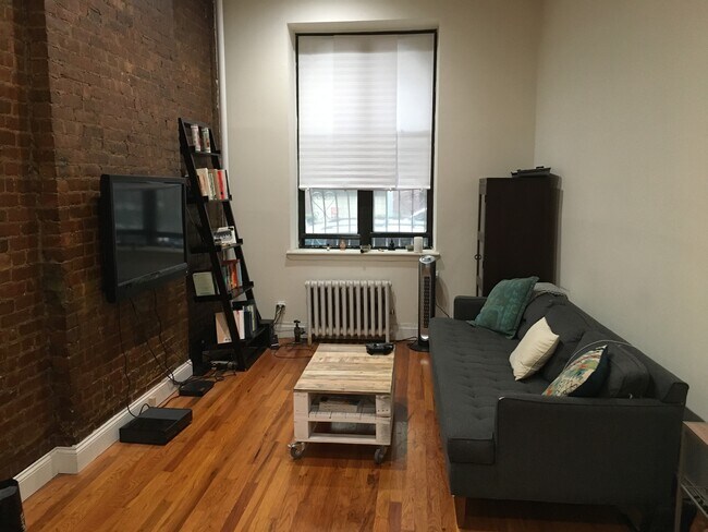 Living Room - 405 E 90th St