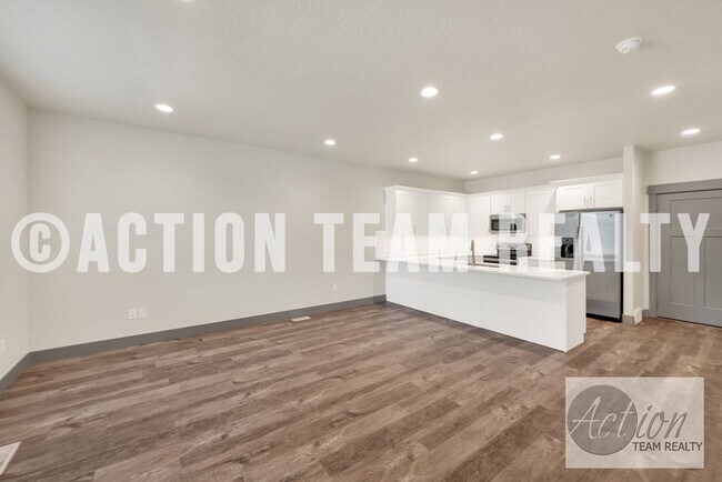 Building Photo - Townhome in Riverton!