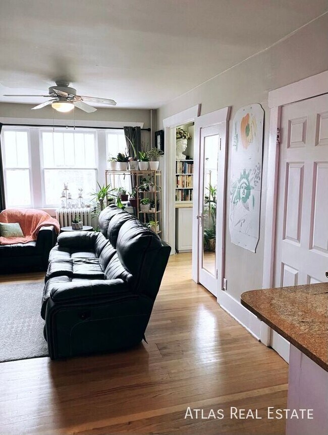 Foto del edificio - Beautiful 1 Bedroom Apartment in Heart of ...