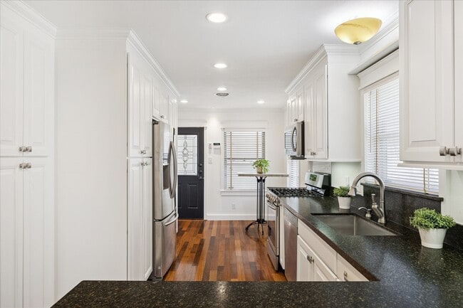 Building Photo - 3227 Castlewood St
