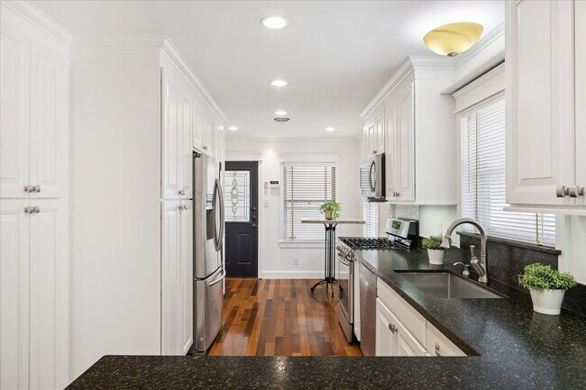 Foto del edificio - 3227 Castlewood St