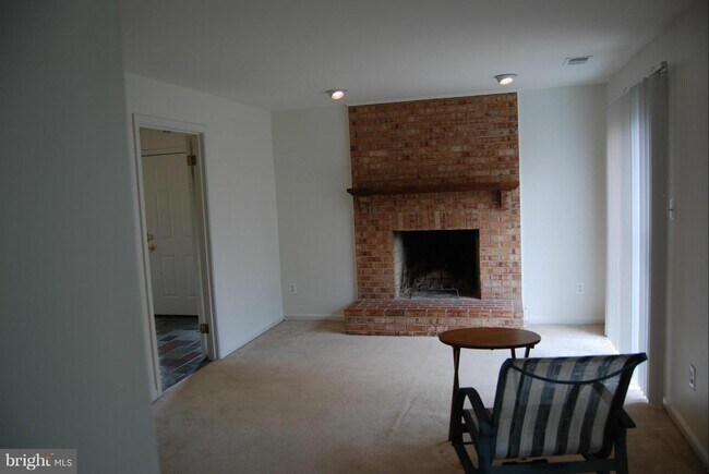 Foto del edificio - 1069 N George Mason Dr
