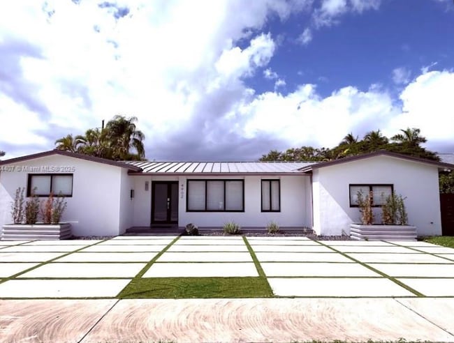 Building Photo - 4902 SW 87th Pl