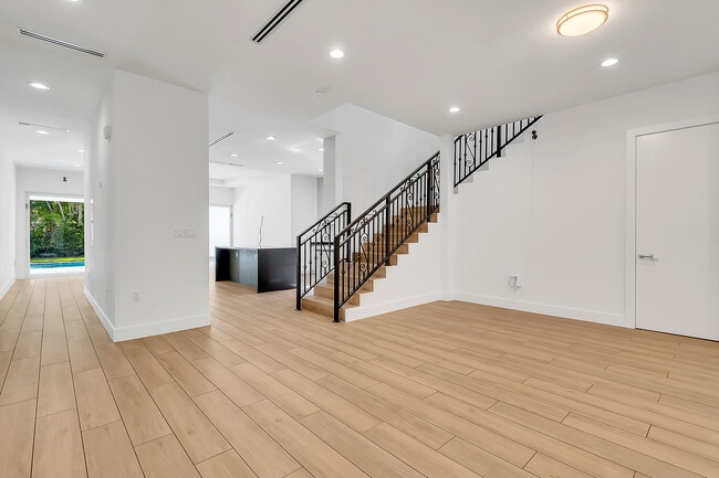 Foto del edificio - 429 SW 23rd Rd