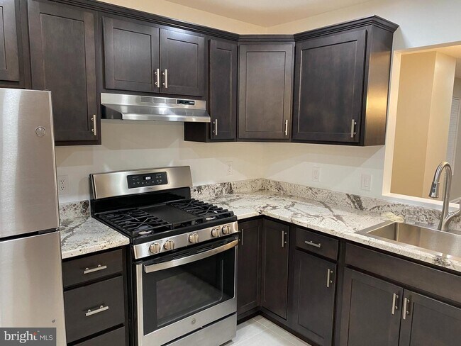 Building Photo - 10737 Kitchener Ct