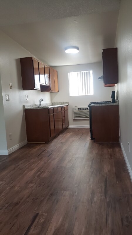 Foto del edificio - 7424 Radford Ave
