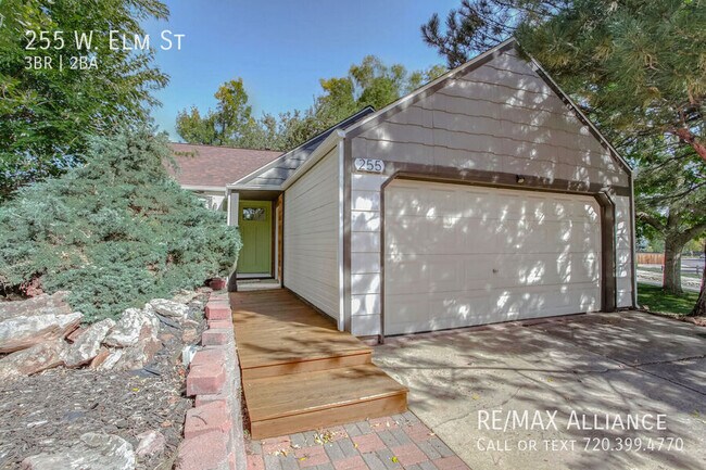 Foto del edificio - Beautifully maintained ranch home, nestled...