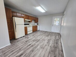 Building Photo - 1849 Summerhaven Ave