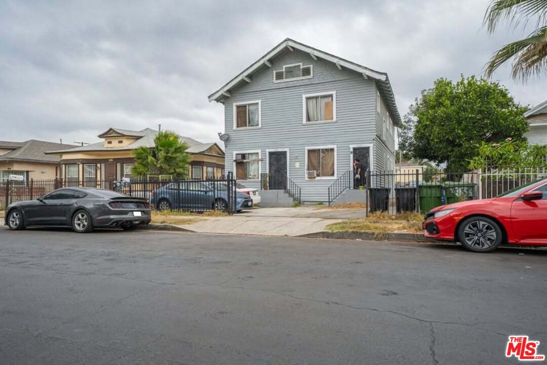 Primary Photo - 433 E 41st Pl