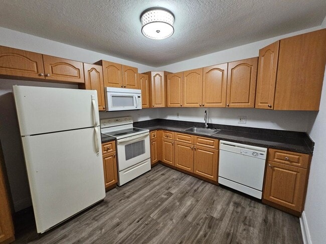 Building Photo - 120 Sparrow Dr