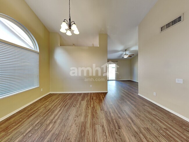 Foto del edificio - 1380 W Gail Dr