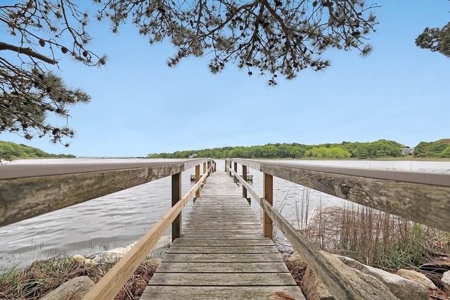 Primary Photo - 17 Bourne Point Rd