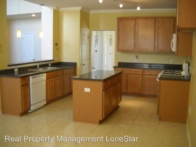 Building Photo - 4 br, 3.5 bath House - 6700 Tulloch Way