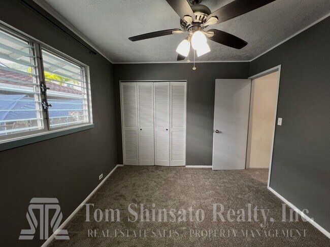 Building Photo - 3 Bedroom House in Enchanted Lakes, Kailua...