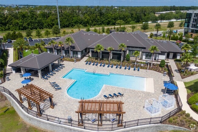 Building Photo - The Oasis at Town Center