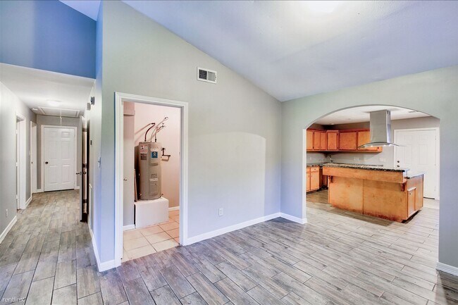 Foto del edificio - 3 br, 2 bath House - 6203 Gaston St