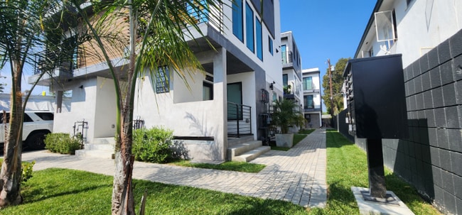 Building Photo - 1309 N Harvard Blvd
