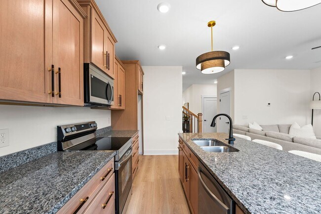 Foto del edificio - BRAND NEW 3 Bed 2.5 Bath Townhomes in Winc...