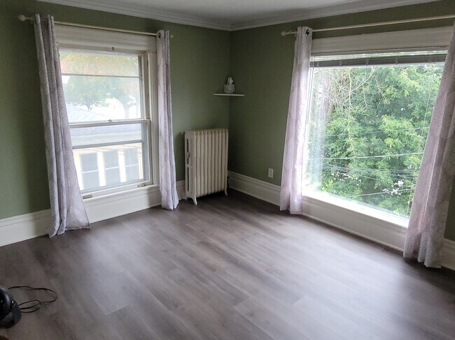 Sala de estar - 811 N Capitol Ave