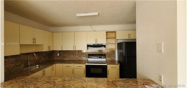 Building Photo - 14830 Naranja Lakes Blvd