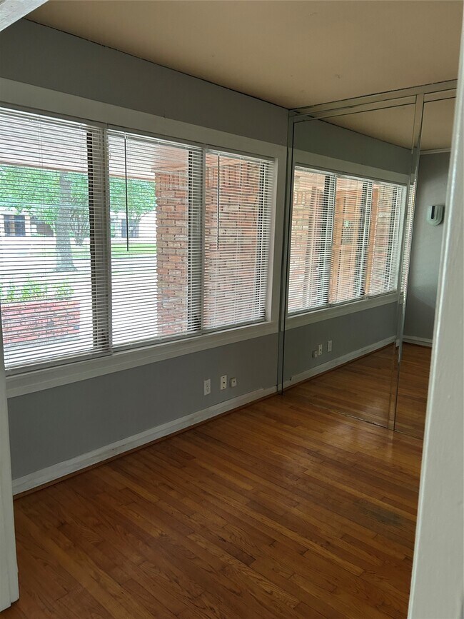 Foto del edificio - 4022 Cheena Dr