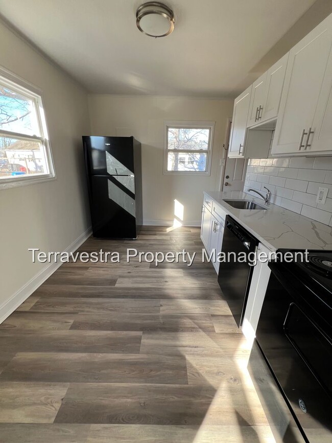 Building Photo - Beautifully remodeled 3 bedroom in Upper D...